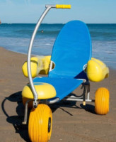 Fauteuils roulants de plage pour les personnes à mobilité réduite